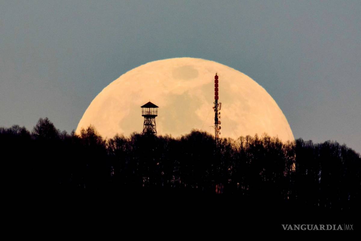 $!Así luce la 'Luna de Gusano' [Fotos]