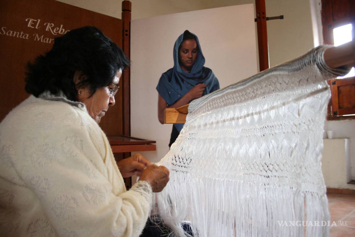 $!En riesgo de desaparecer el rebozo mexicano