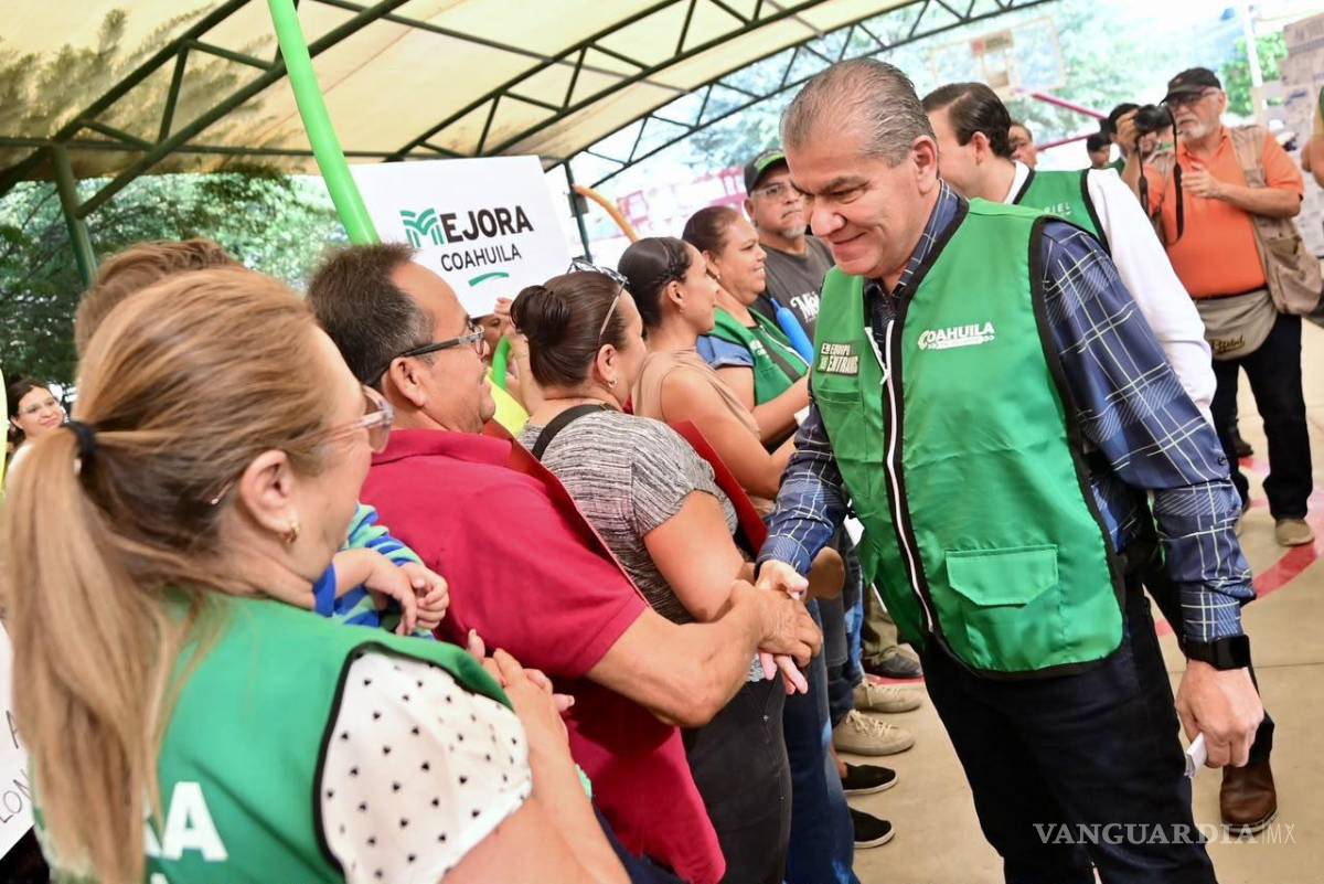 $!Durante el arranque, el alcalde Miguel Ángel Riquelme Solís anunció que se reforzará el mantenimiento vial en las colonias con máquinas micropavimentadoras.