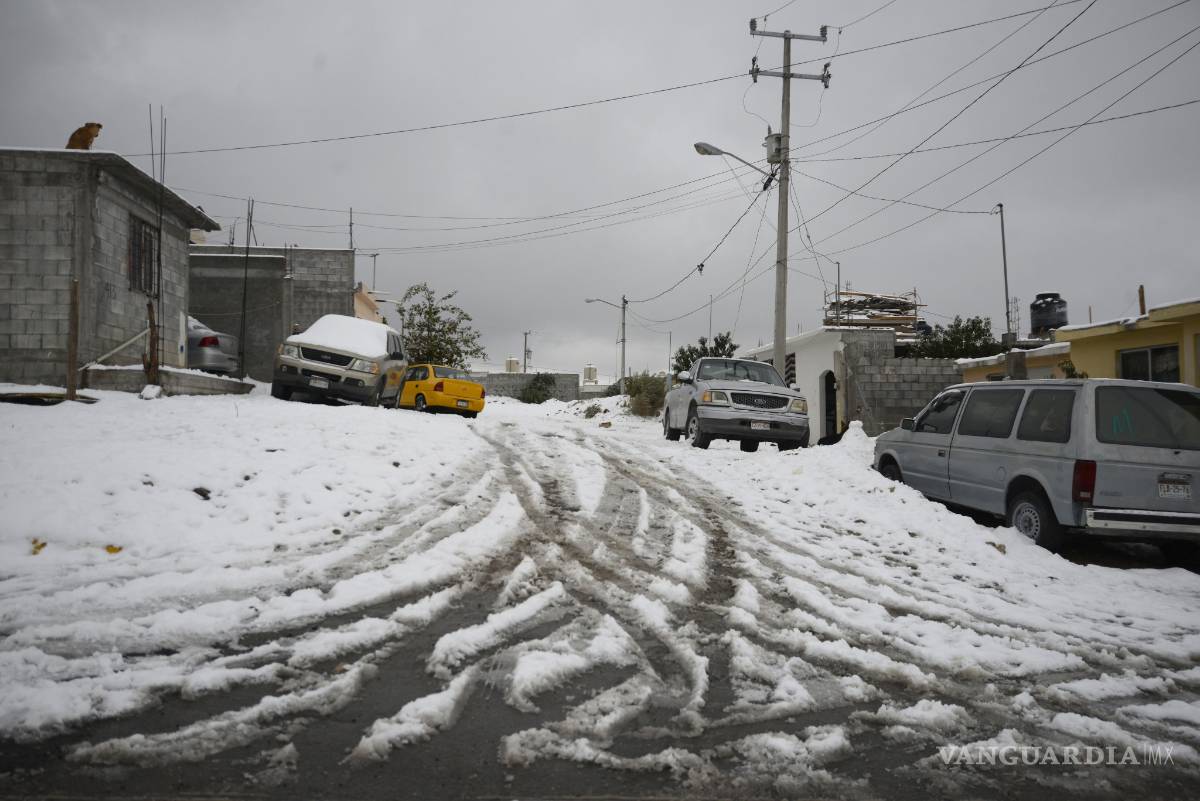 $!Aumenta con nevada calor humano en sector de tejabanes en Saltillo