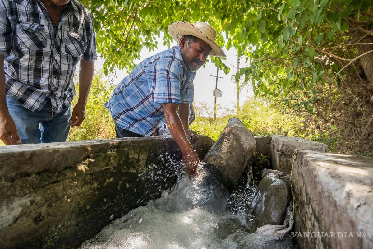 $!Los canales que conducen el agua carecen de medidores del volumen que se usa. De tal forma que Conagua no tiene certeza.