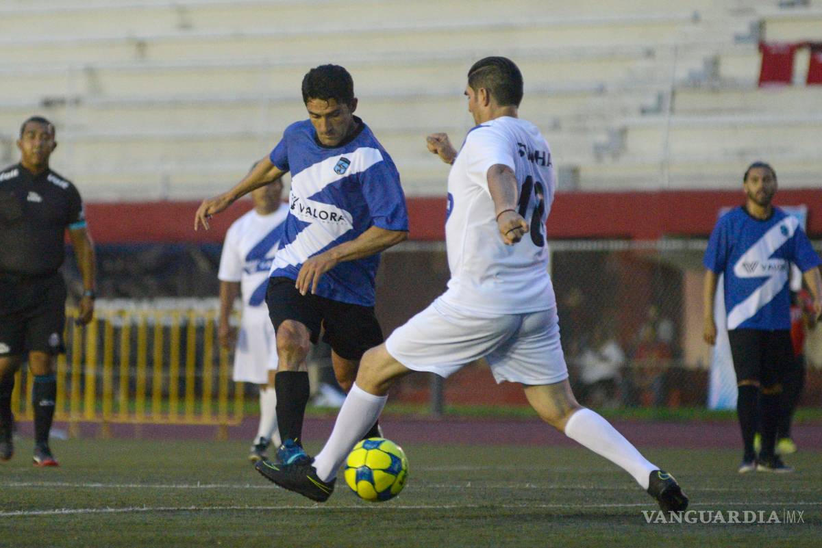 $!Como todo un 'crack', Sinha es la gran figura en su juego de homenaje en Saltillo