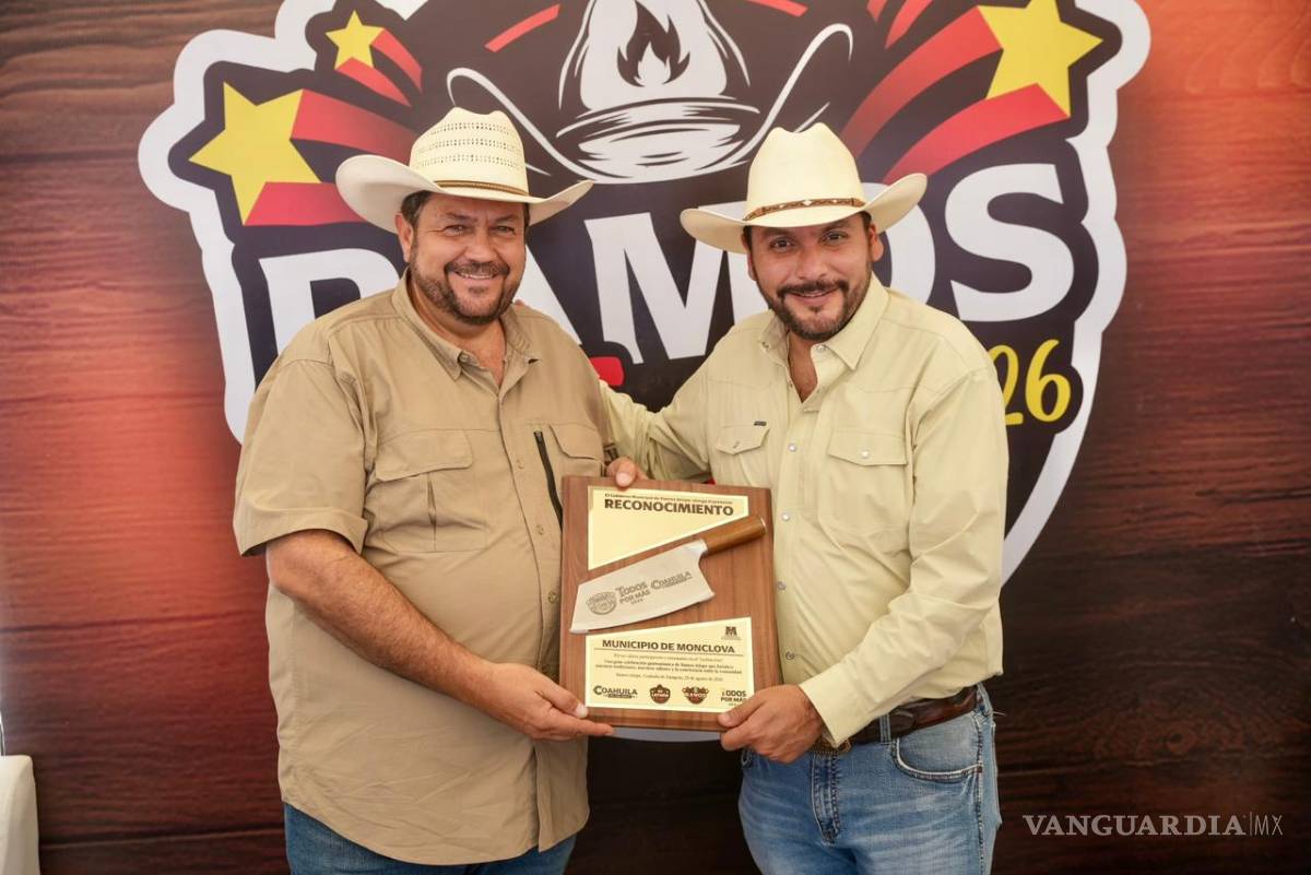 $!El alcalde de Monclova, Carlos Villarreal (Der), participó como invitado especial.