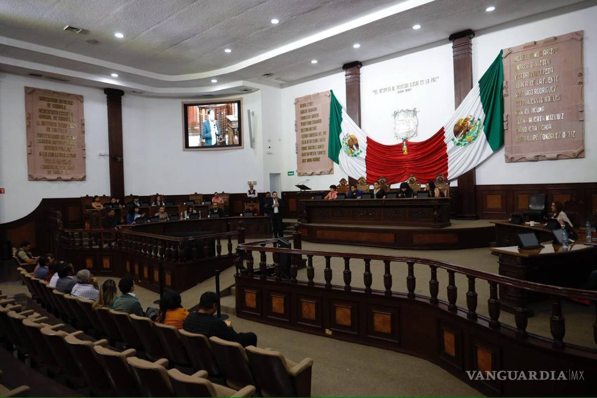 $!Representantes de colectivos de Torreón expusieron la iniciativa de tipificación de transfeminicidios ante los asistentes.