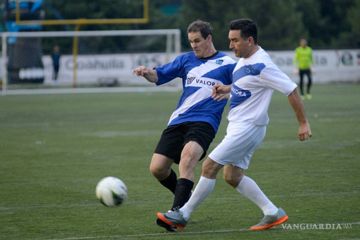 $!Como todo un 'crack', Sinha es la gran figura en su juego de homenaje en Saltillo
