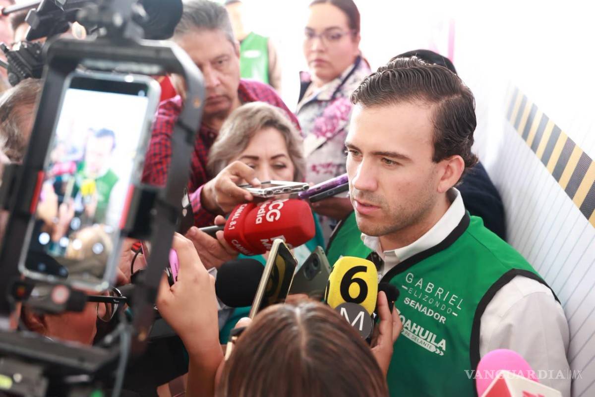 $!Gabriel Elizondo Pérez explicó que la propuesta responde a planteamientos de empresarios de la construcción sobre las dificultades para abastecer maquinaria en obras alejadas de estaciones de servicio.