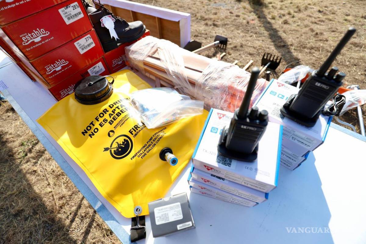 $!Conafor y autoridades estatales otorgaron herramientas especializadas y diplomas de capacitación a brigadistas de Arteaga.