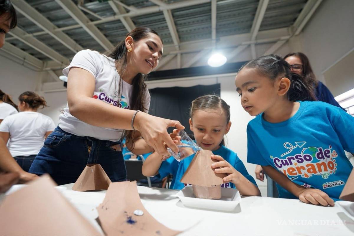 $!Niñas y niños participaron en dinámicas como elaboración de papalotes, origami, títeres, plastilina, cuentacuentos y experimentos.