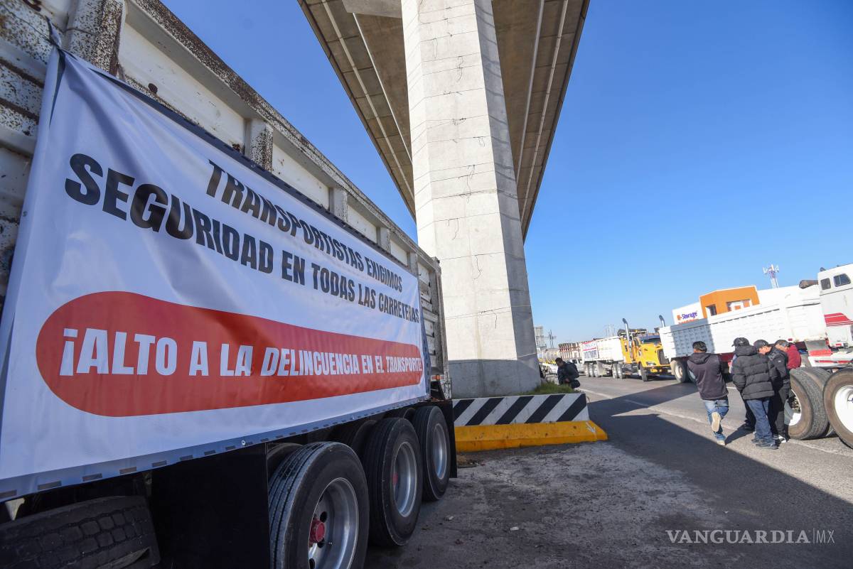 $!En Estado de México, los conductores de camiones de carga exigieron mayor seguridad.