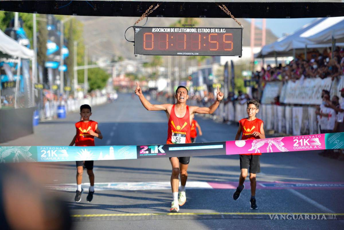 $!Carlos Urquidi, junto a sus hijos Sebastián, Marcelo y los cuates Samuel y Mauro.