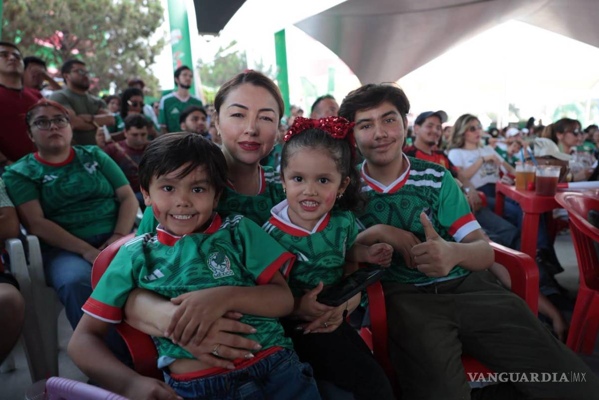 $!Niños, jóvenes y adultos abarrotaron el recinto para formar parte de la fiesta futbolera más grande del año.