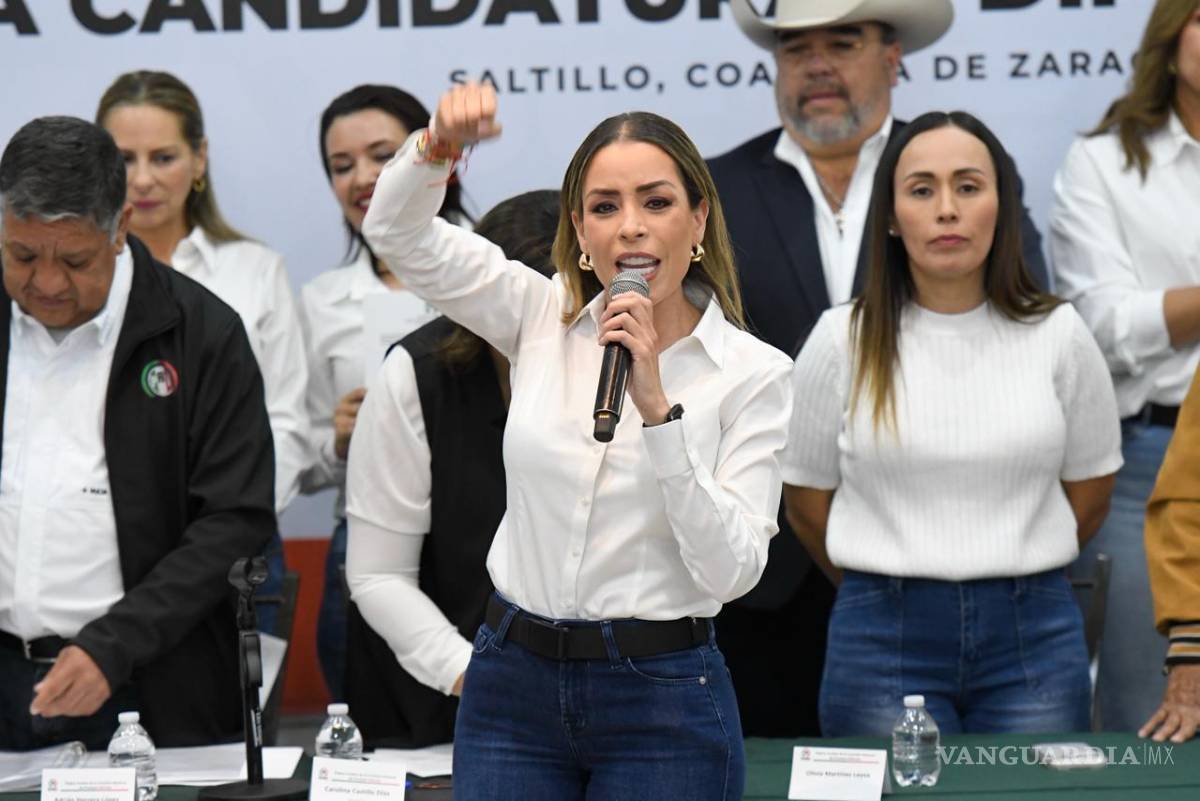 $!Verónica Martínez García se registró por el distrito 9.