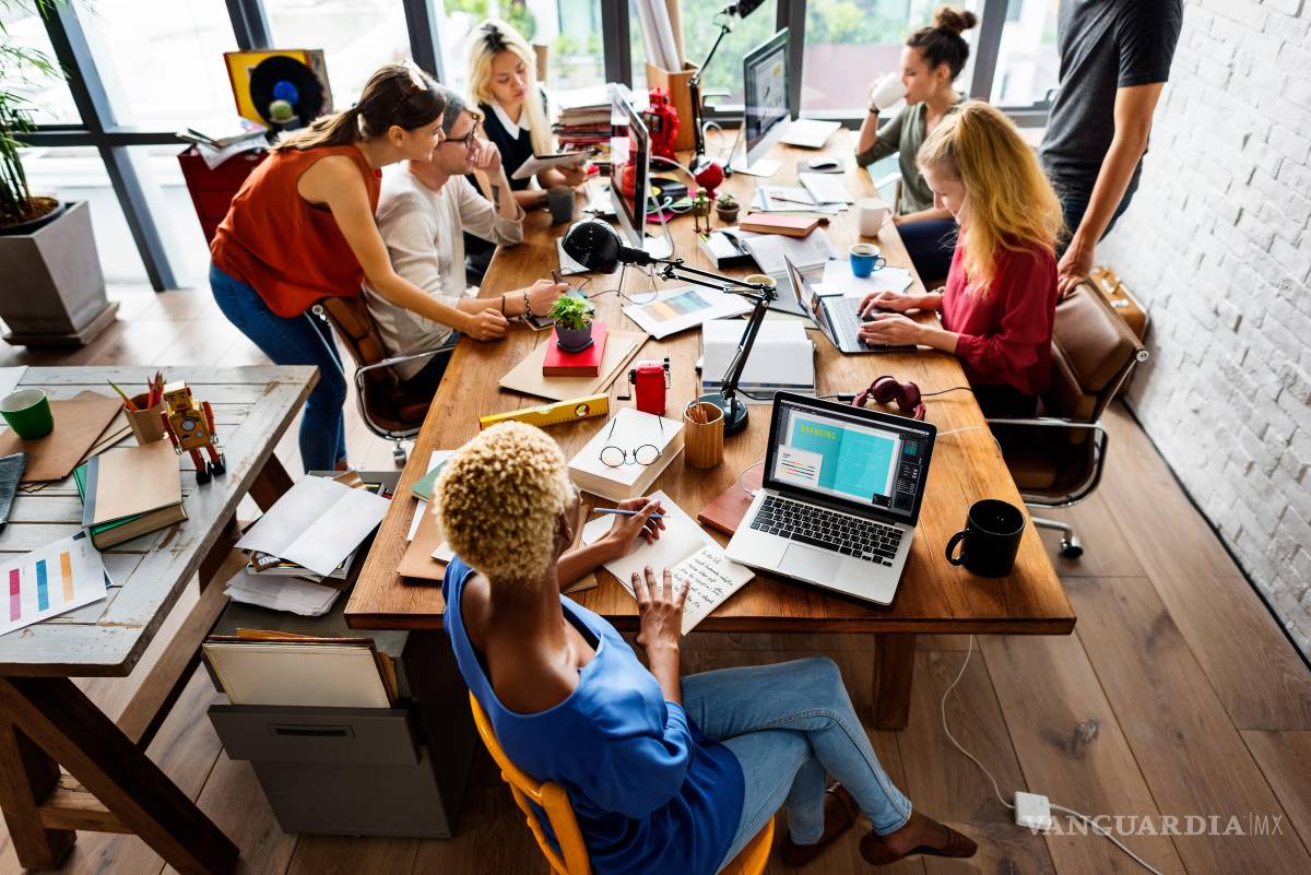 $!Para la Generación Z, un puesto de trabajo tradicional sirve para “pagar las facturas” y financiar lo que les apasiona.