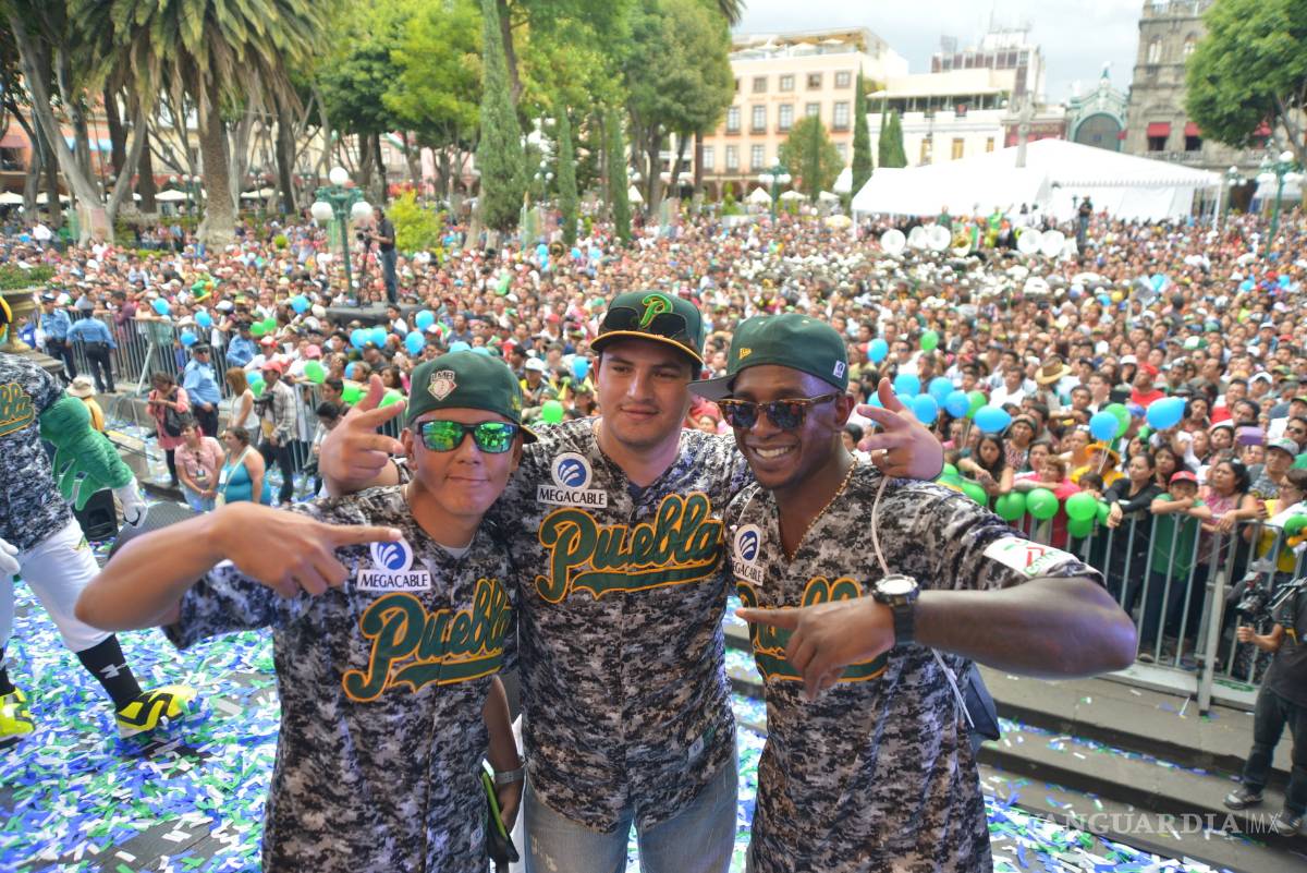 $!Pericos de Puebla festejan con el público su campeonato de la LMB