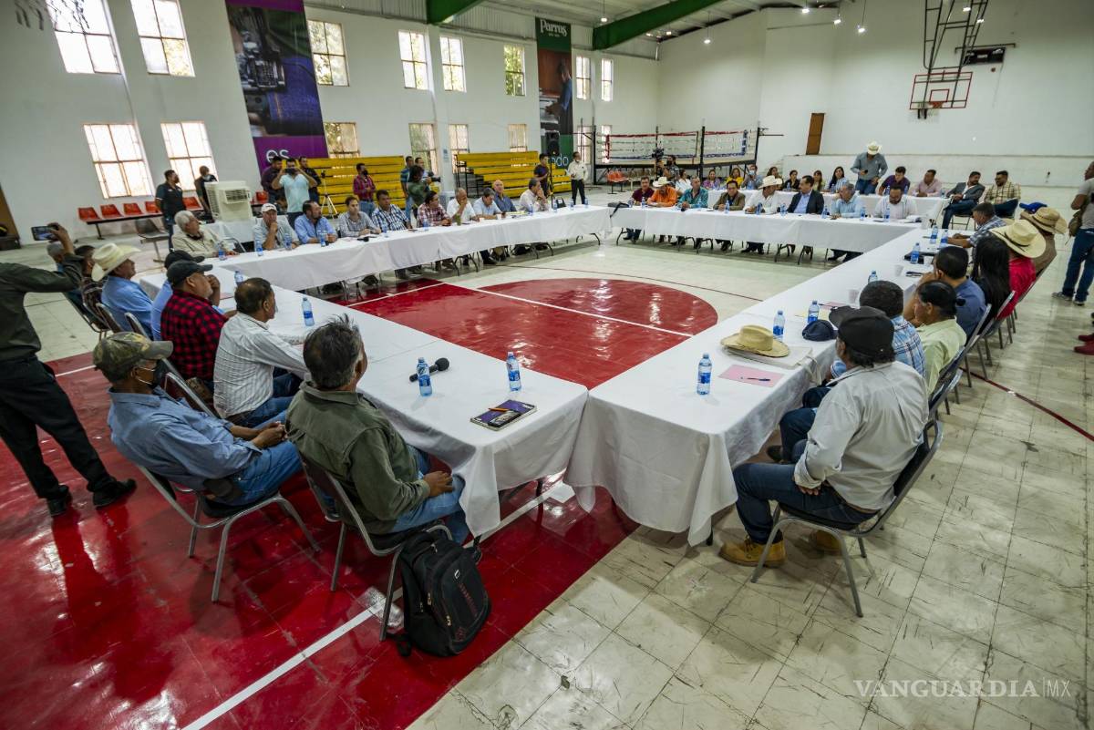 $!Sesión de asamblea del ejido San Lorenzo, en la que revisan el actual conflicto con Casa Madero.