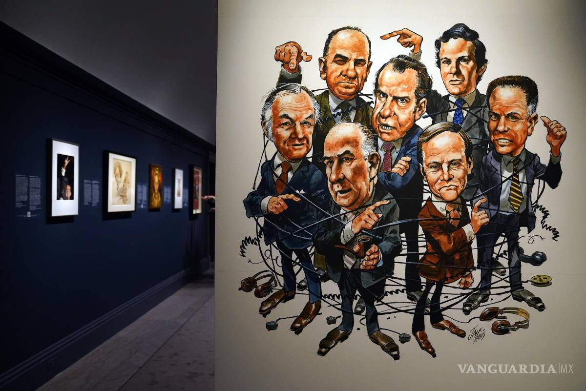 $!Una caricatura que ocupó la portada de la revista Time en abril de 1973 se exhibe en la muestra “Watergate: Retrato e Intriga”.