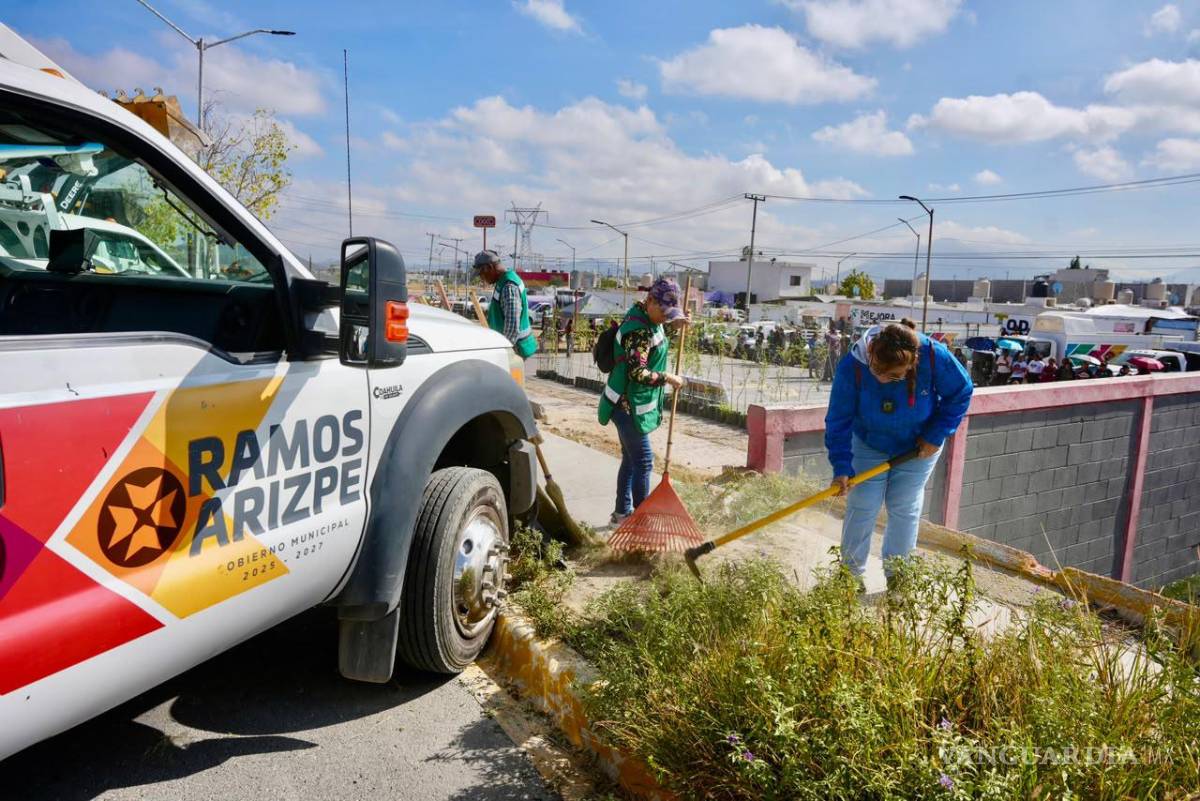 $!Se realizaron labores de limpieza, deshierbe, retiro de basura y cacharros.