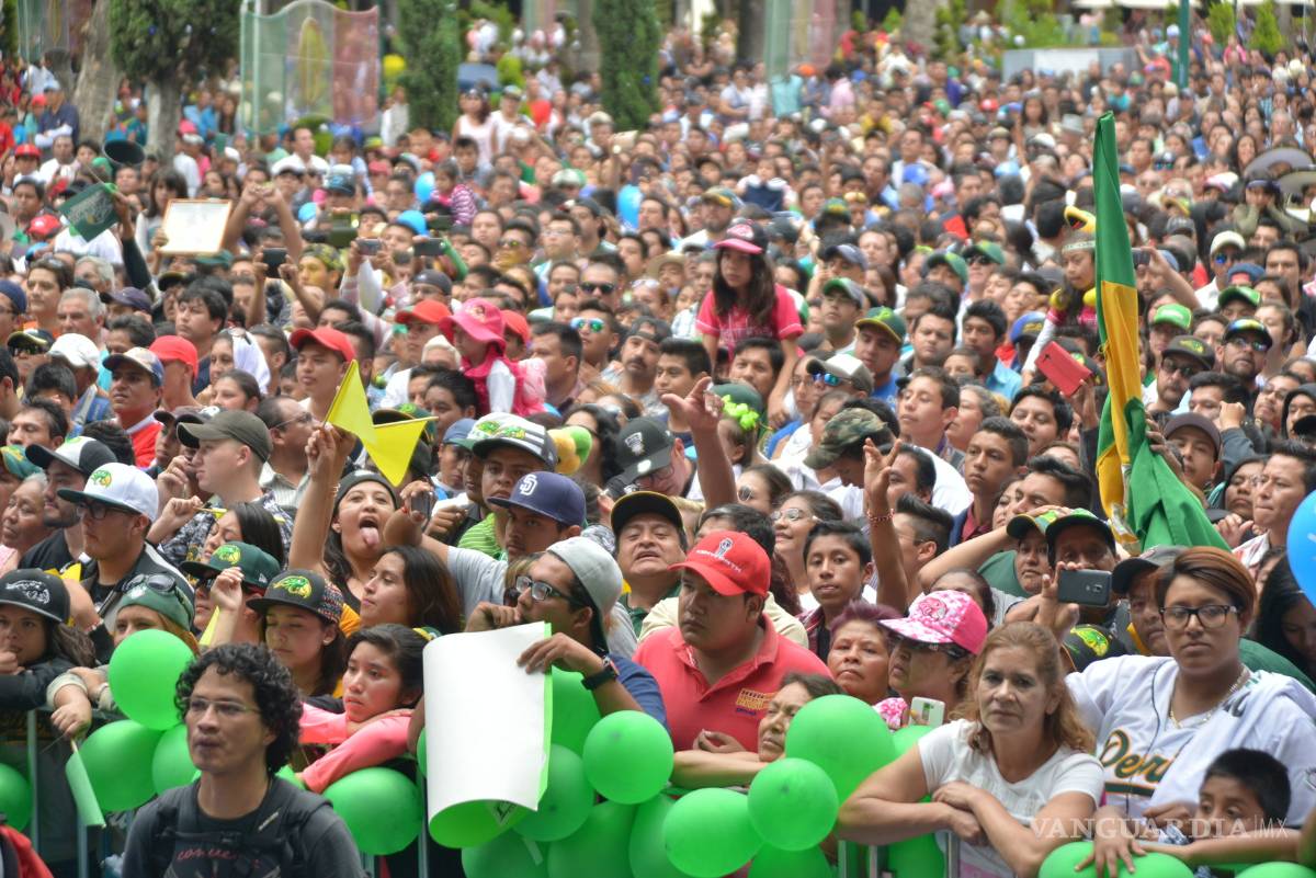 $!Pericos de Puebla festejan con el público su campeonato de la LMB