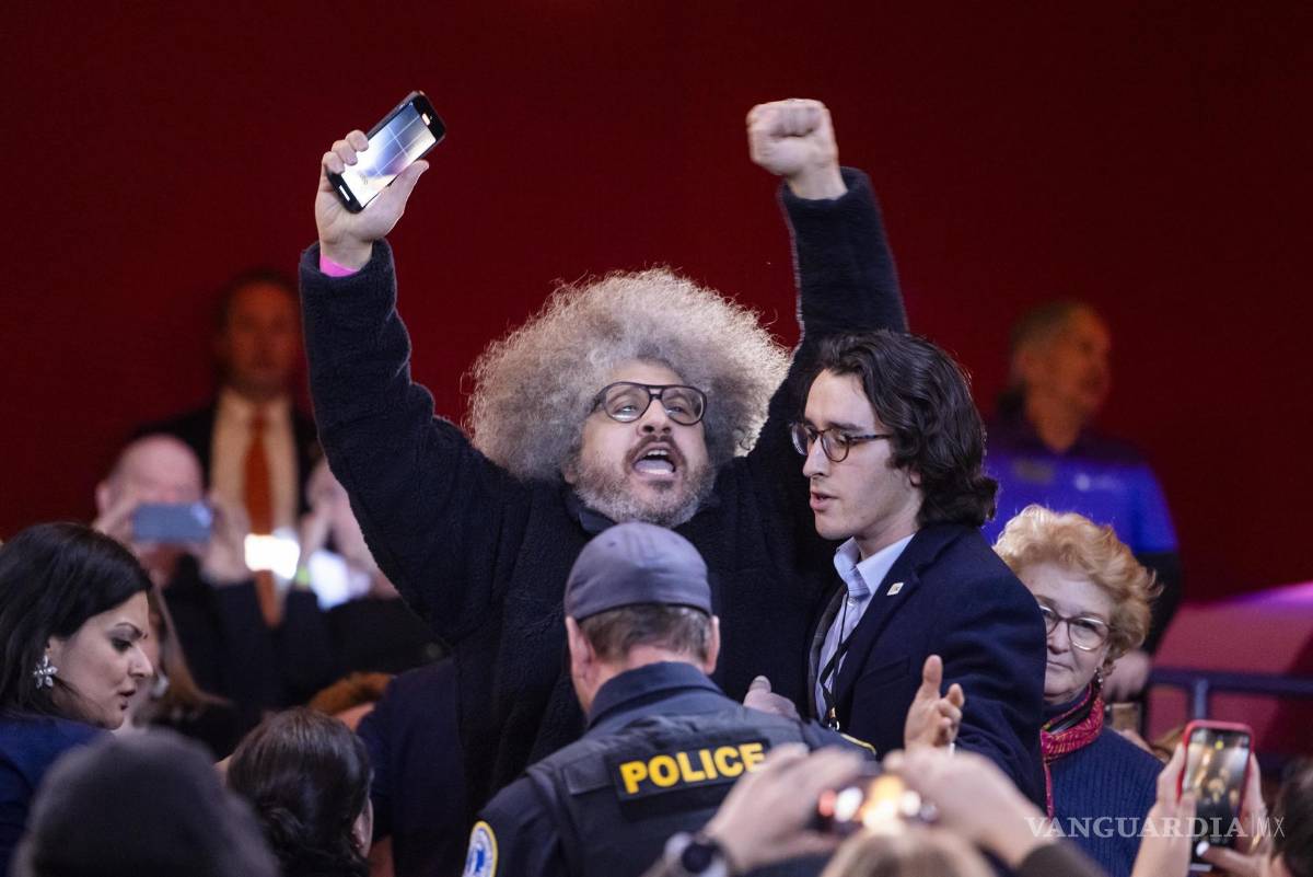 $!Un manifestante pro palestino interrumpe a Joe Biden en un mitin de campaña por el derecho al aborto en la Universidad George Mason en Manassas, Virginia.