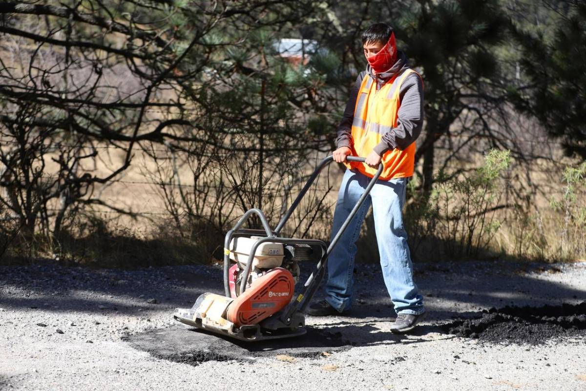 $!La alcaldesa Ana Karen Sánchez Flores refrendó el compromiso de su administración de mantener calles y avenidas seguras y funcionales, atendiendo reportes ciudadanos y fortaleciendo la movilidad en todo el municipio.