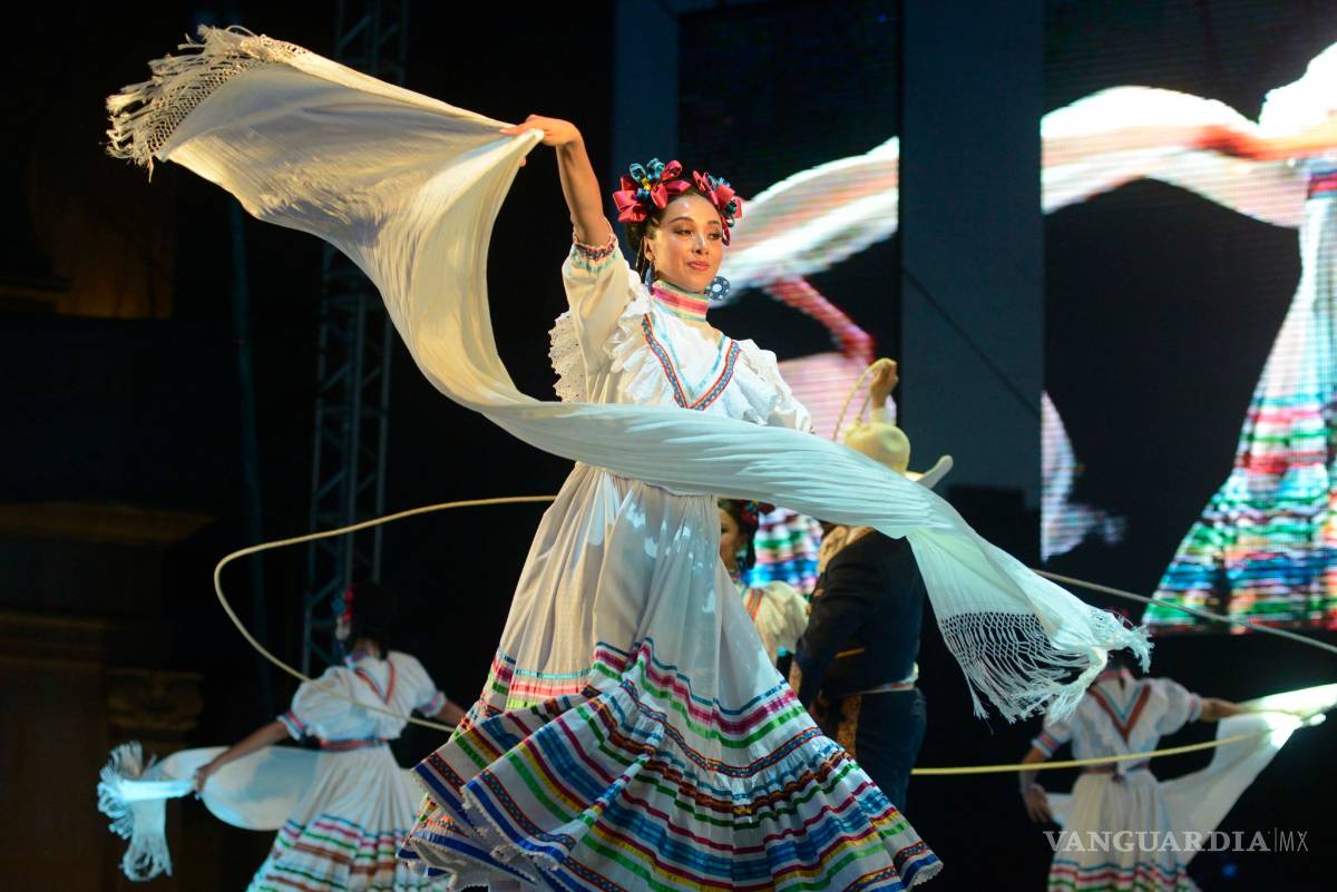 $!Ballet de Amalia Hernández cautiva a Saltillo