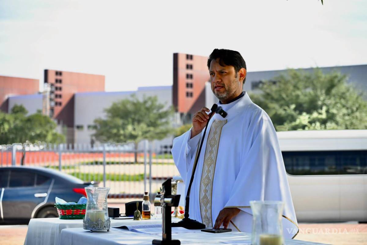 $!El presbítero Vicente Eliamar, coordinador de la Pastoral de la Vida, encabezó la misa de apertura.