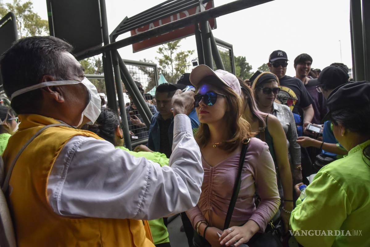 $!Vive Latino 2020 no le teme al coronavirus: Instalan filtros y asistentes usan mascarillas