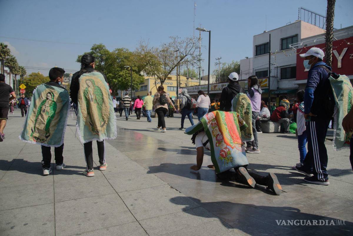 $!Miles de peregrinos de diferentes estados del País continúan llegando a la Basílica de Guadalupe.
