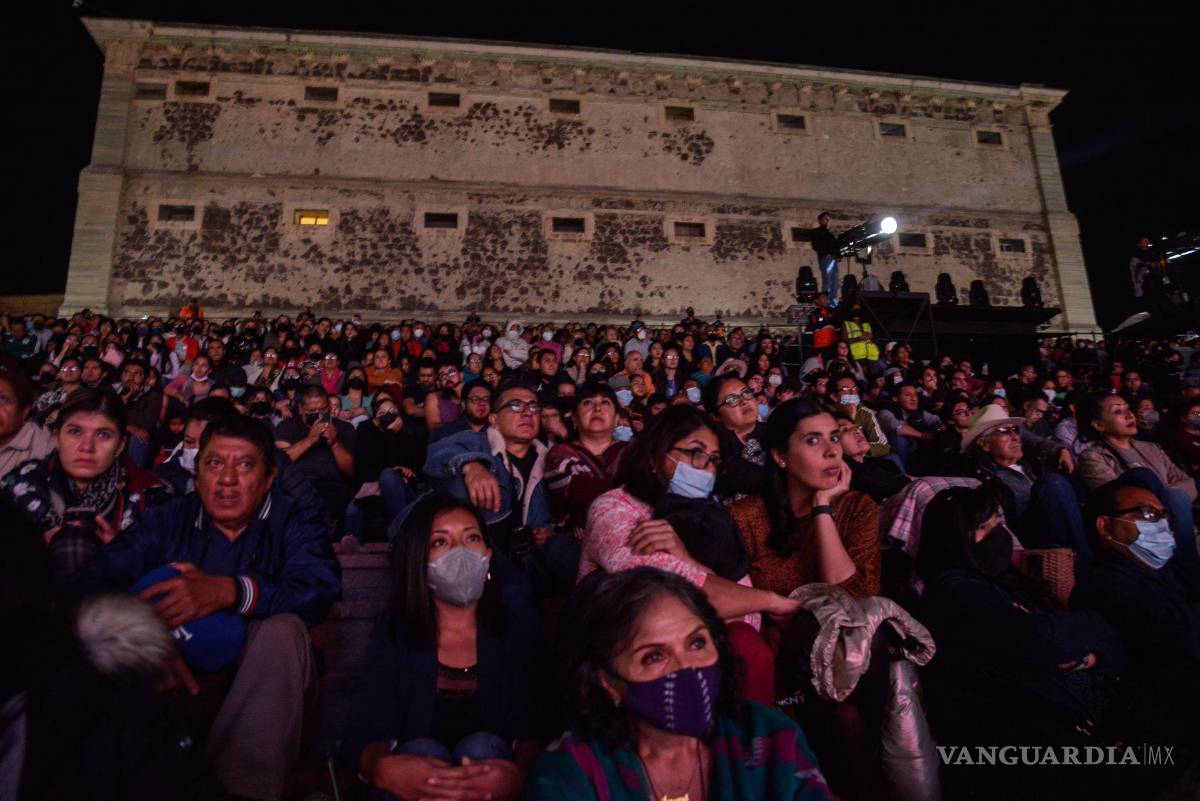 $!El público escucha a Hyesang Park, y María Katzarava en el concierto inaugural del 50 Festival Internacional Cervantino.