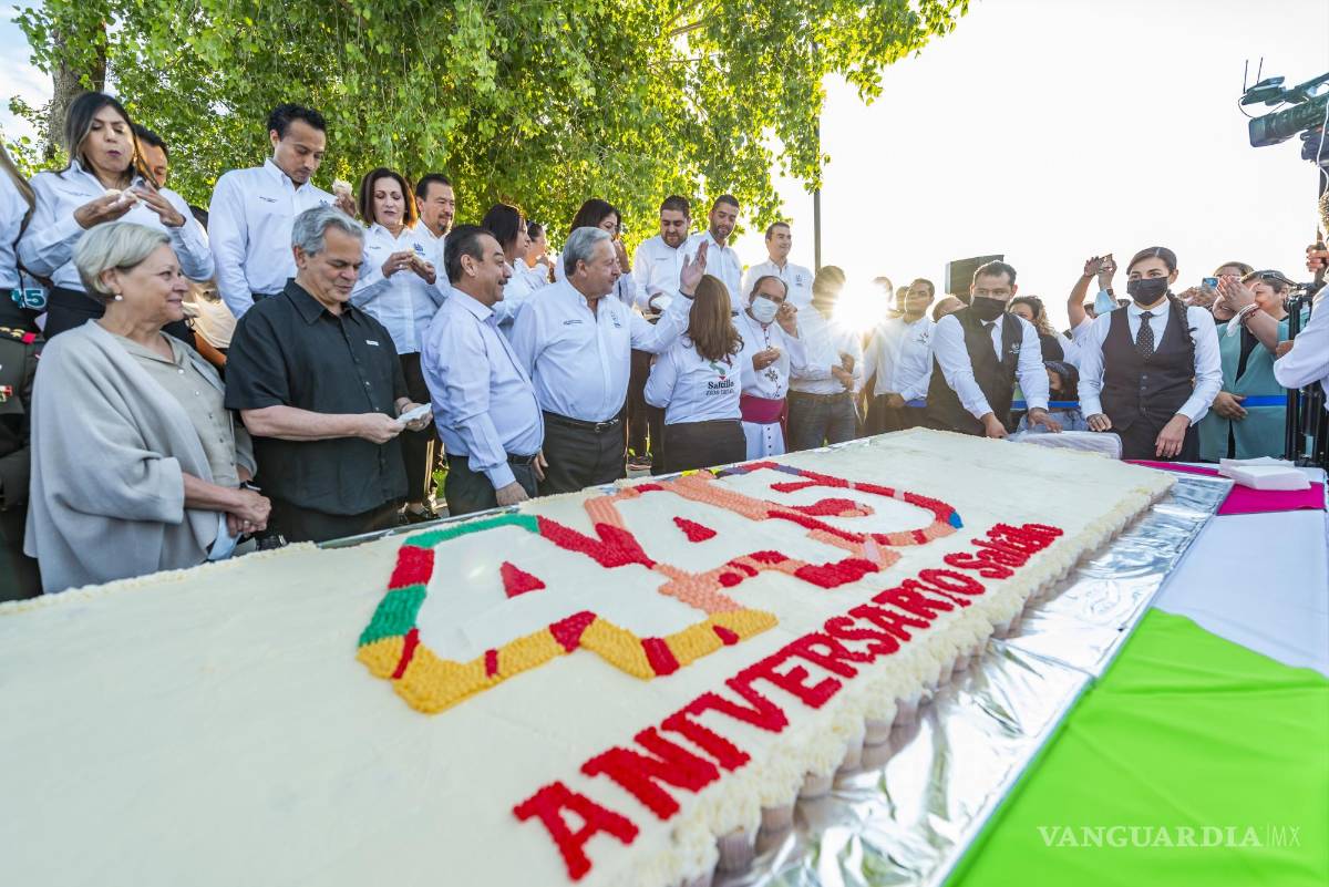 $!Saltillo, Coah. Mex. 25 de julio del 2022 Tradicionales Mañanitas por el 445 Aniversario de Saltillo, en la Plaza del Mirador