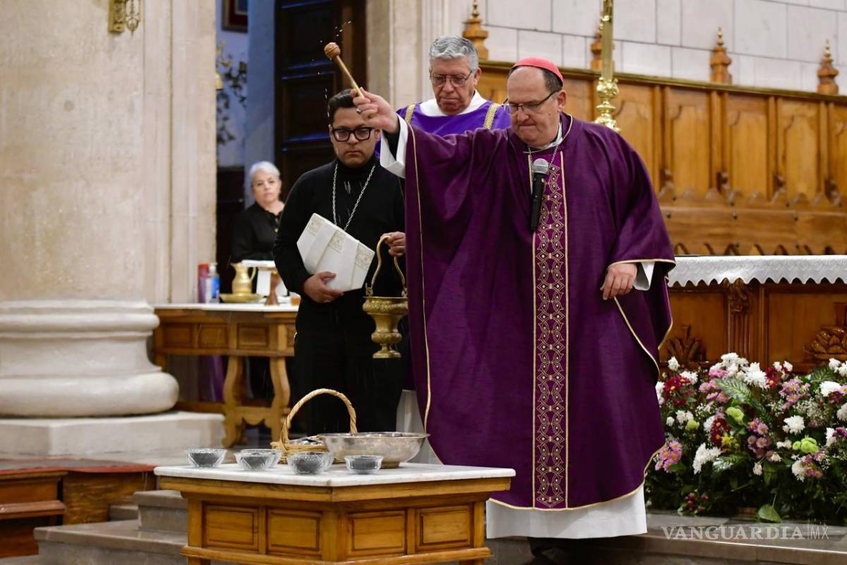 $!Durante la homilía, el prelado exhortó a sustituir las palabras hirientes por un lenguaje de paz y esperanza.