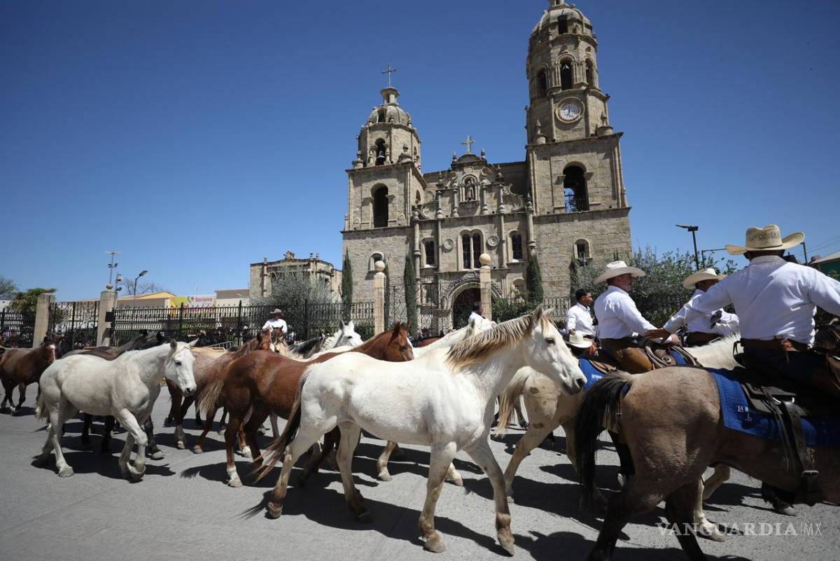 $!Participaron diversas ganaderías locales, así como carretas, mulas y un convoy de camiones ganaderos.