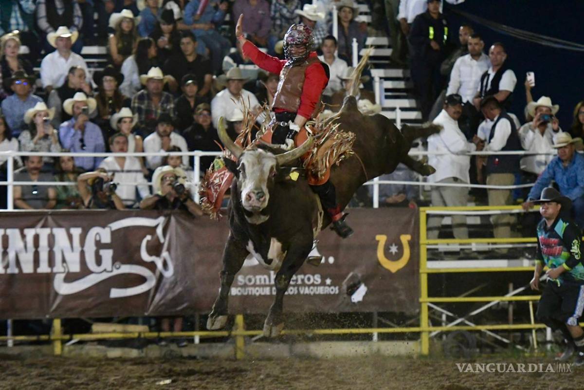 $!El originario de León, Guanajuato, Octavio Torres, dominó a Cat Bird.