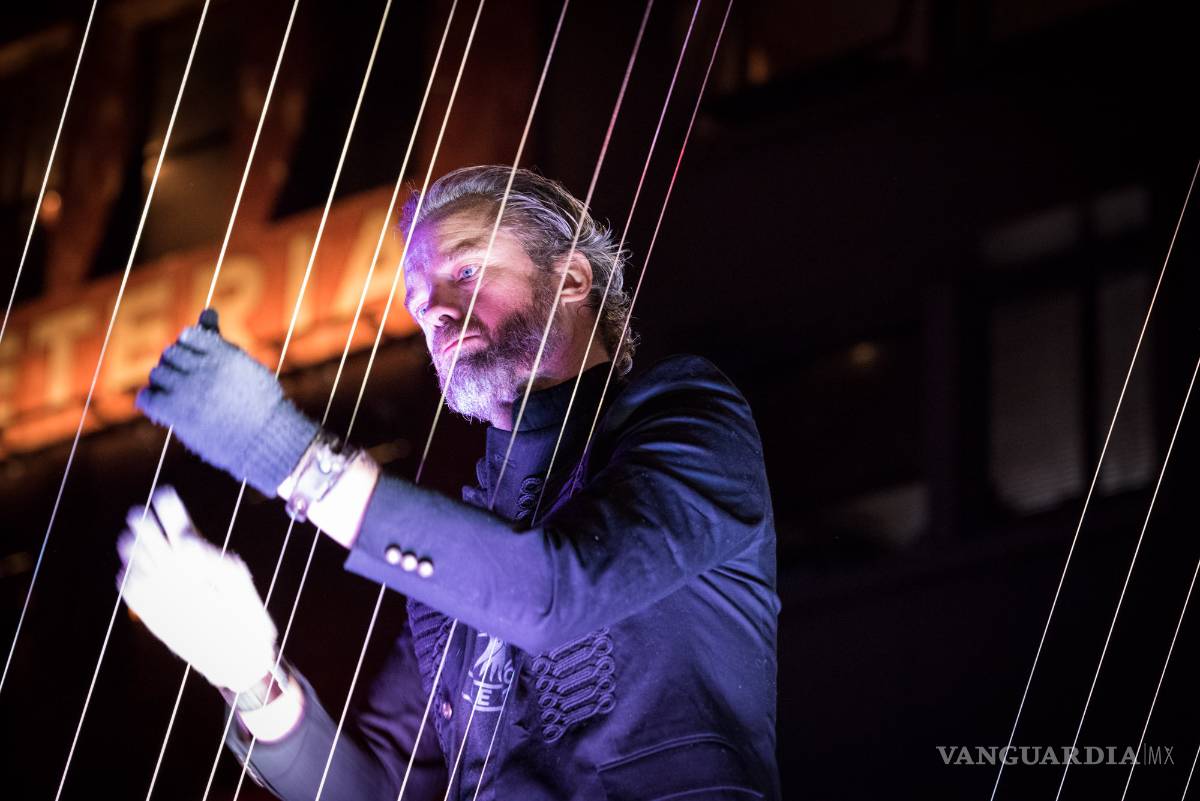 $!William Close fusiona la escultura y la arquitectura con la música
