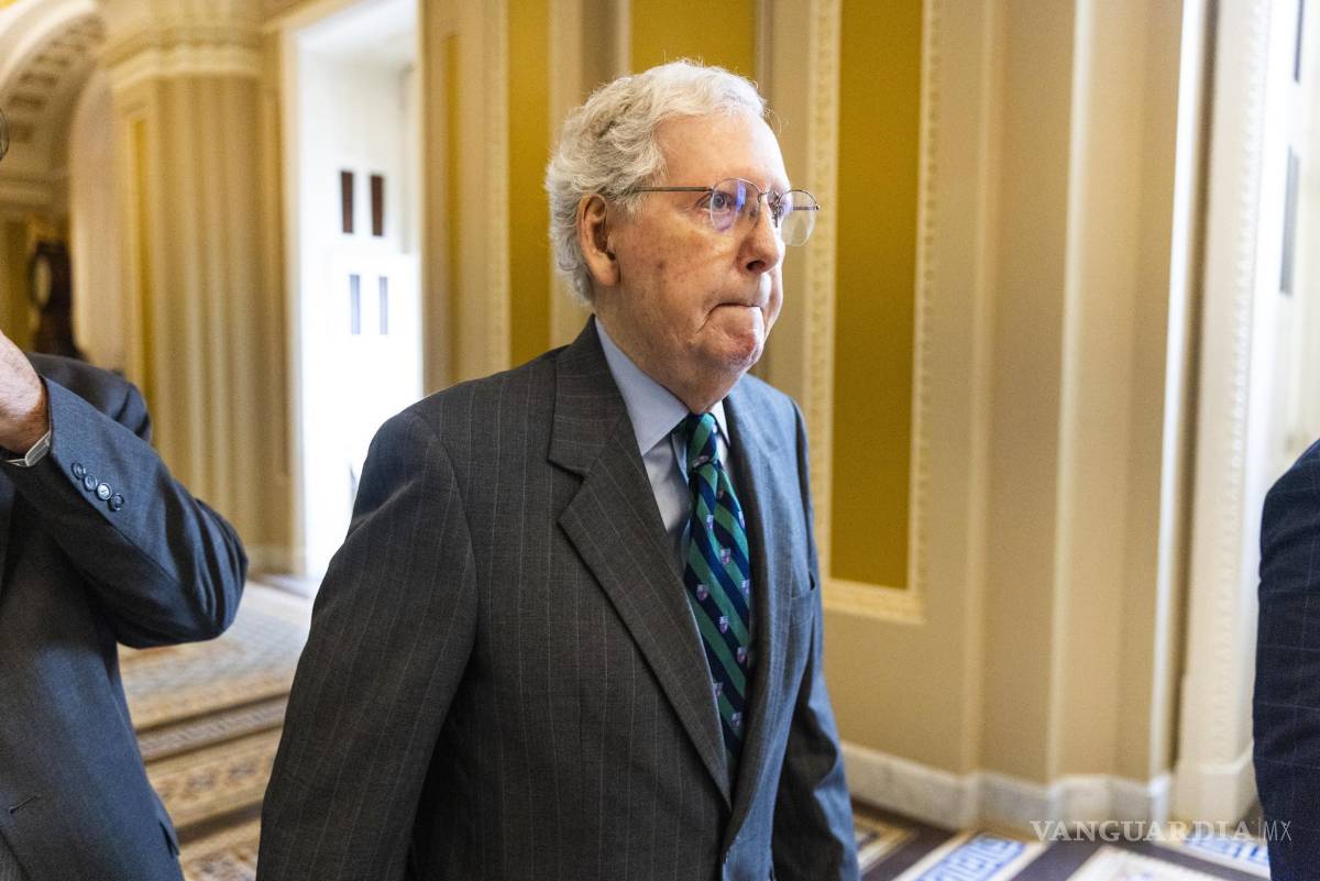 $!El senador republicano de Kentucky, Mitch McConnell.La legislación recortaría casi 1,100 millones de dólares a la Corporación para la Radiodifusión Pública.