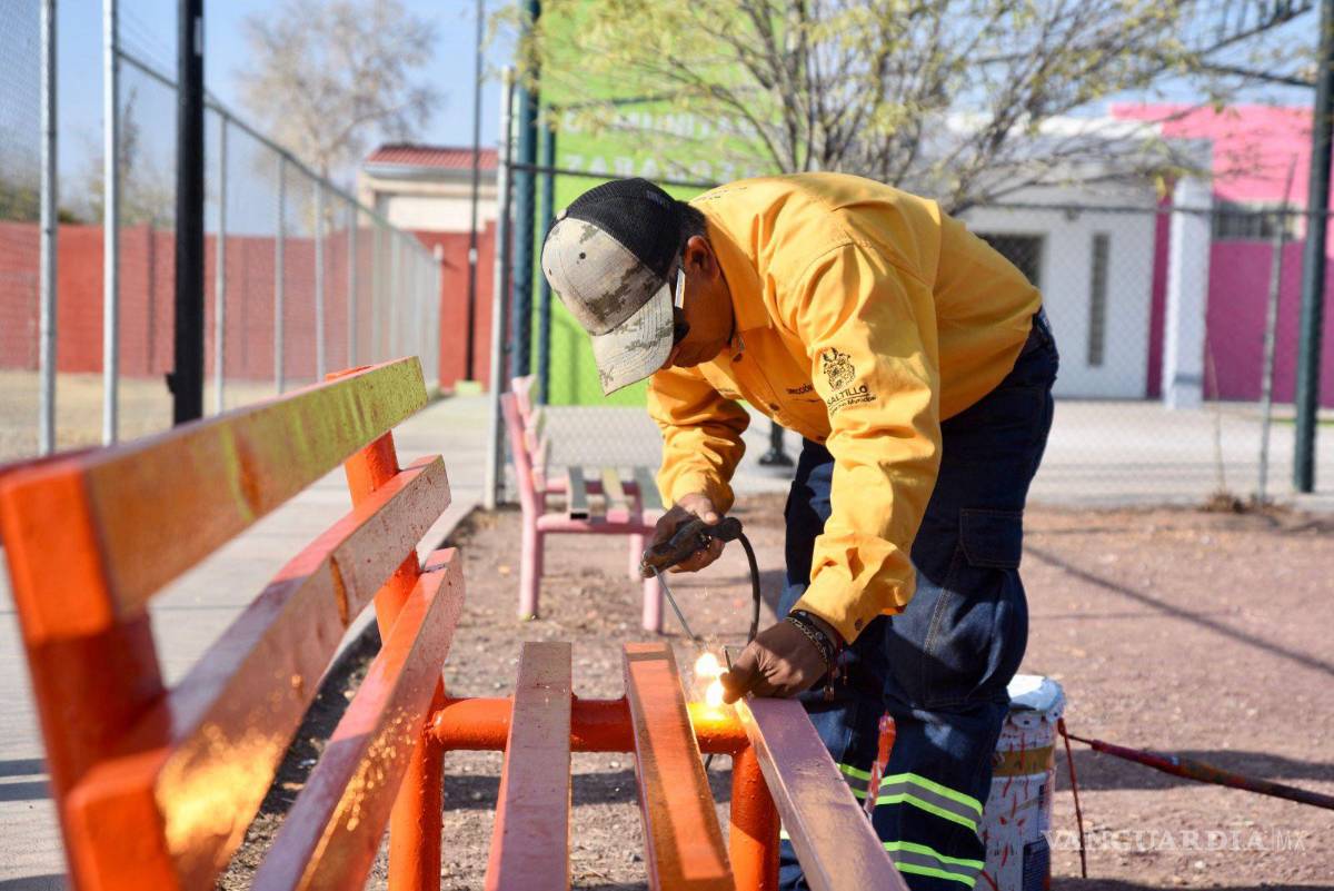 $!Muebles públicos y juegos infantiles también reciben mantenimiento.