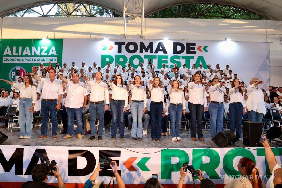$!Aspirantes a diputaciones locales rindieron protesta ante la estructura priista durante el evento en Torreón.