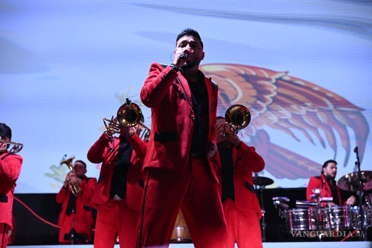 $!La banda de Sinaloa puso a bailar y cantar a los asistentes a la tercera jornada del Rodeo Saltillo.