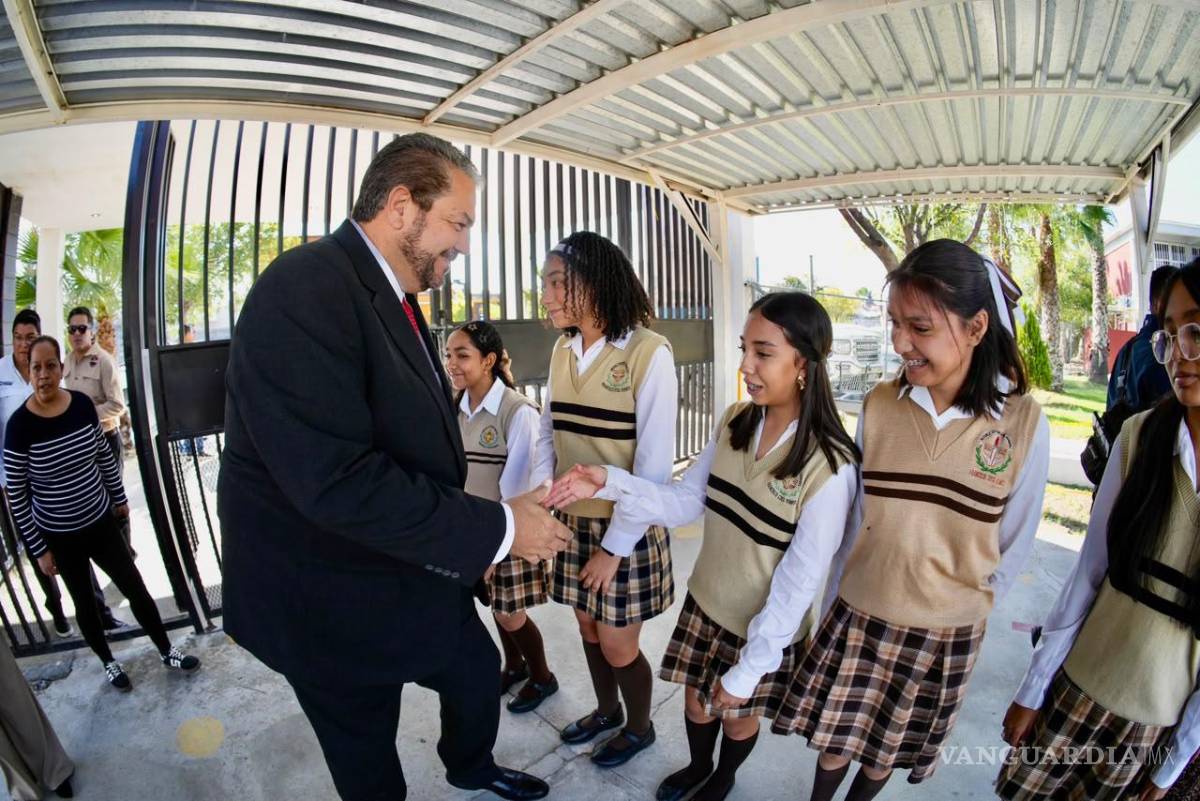 $!Autoridades, estudiantes, docentes y familias participaron en la celebración por el 20 aniversario de la Secundaria General Francisco Coss Ramos.