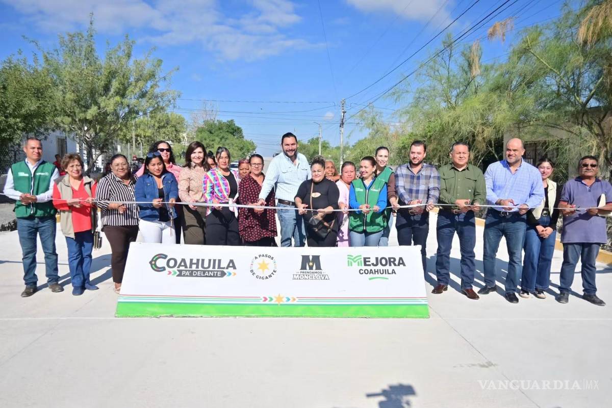 $!El alcalde Carlos Villarreal entregó dos obras de pavimentación hidráulica en la colonia José de las Fuentes.