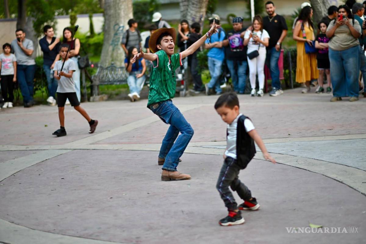 $!‘Farmear el Aura’ sigue encendiendo Saltillo: continúan las batallas en parques y plazas