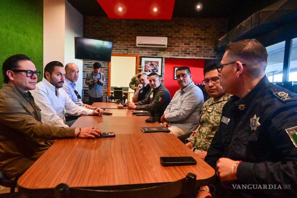 $!Carlos Villarreal se reunió con titulares de corporaciones de los tres órdenes de gobierno, y Protección Civil Municipal.