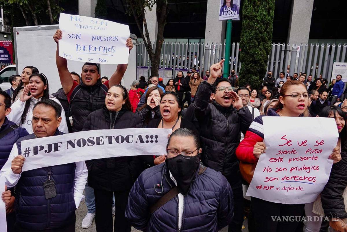 $!Integrantes del Sindicato de Trabajadores del Poder Judicial de la Federación (PJF) se manifestaron en diversos puntos de CDMX.