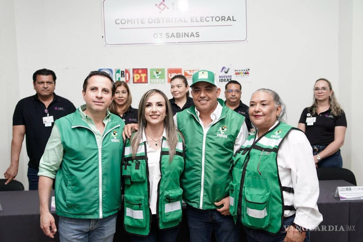 $!Acompañada por líderes políticos y su equipo, Alhira Reséndiz dio el primer paso rumbo al proceso electoral en el Distrito 3.
