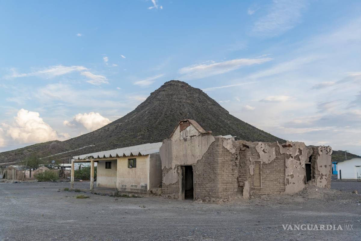 $!El cerro de Estación Marte existe desde hace miles de años. En él habitaron muchas tribus de indios, pero ahora es una atracción para muchos visitantes que buscan encontrarse con algo sobrenatural.