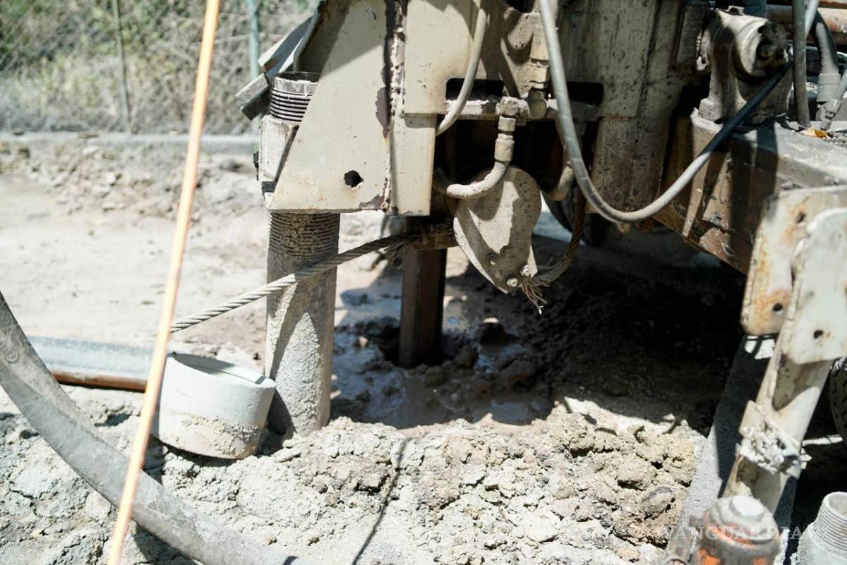 $!Sabinas atiende el problema de desabasto de agua con la exploración de pozos.
