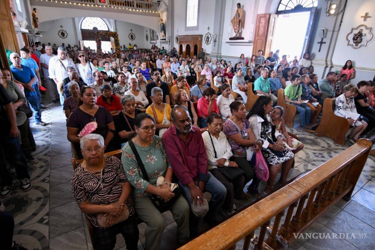 $!Fieles acudieron a la misa en la iglesia del Ojo de Agua.