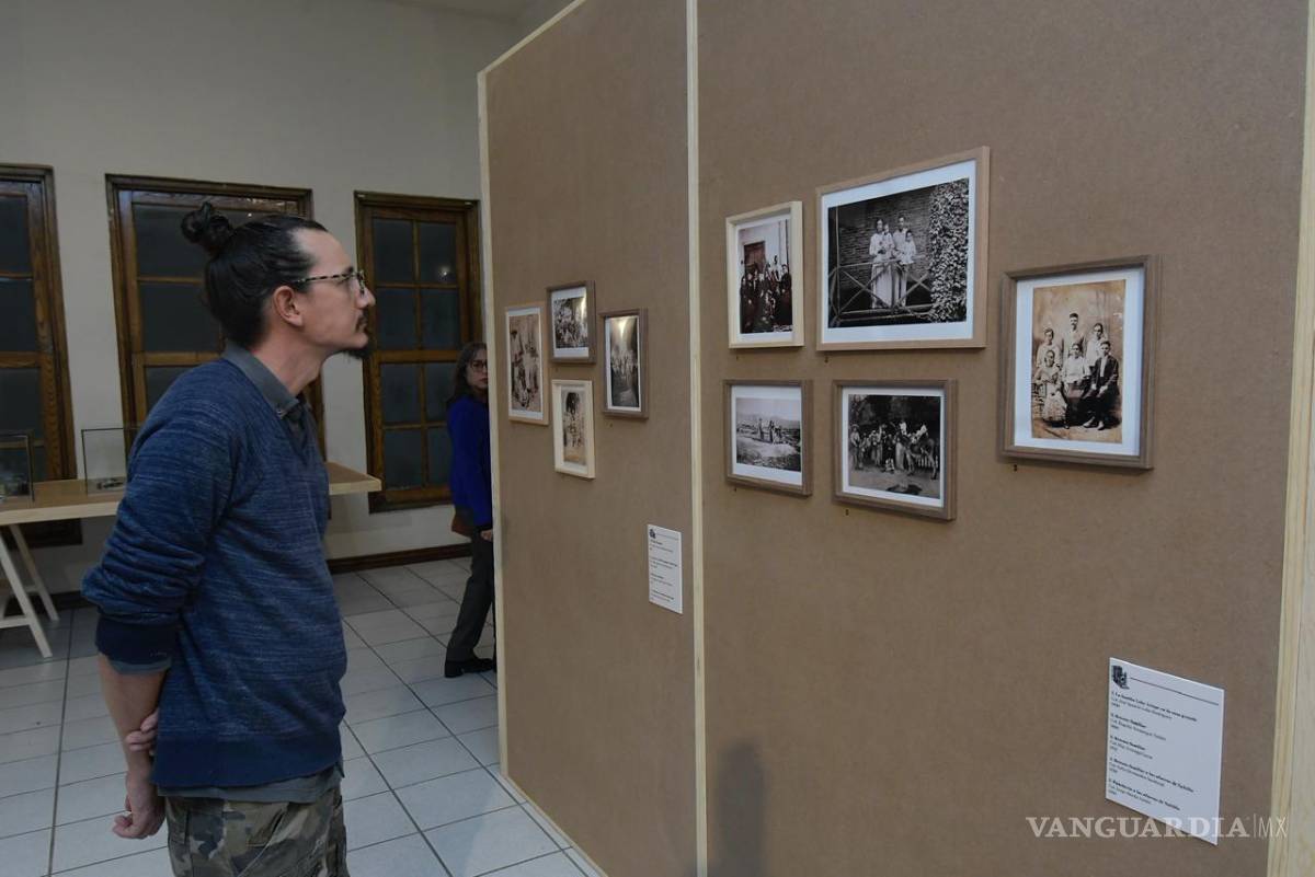 $!El público pudo contemplar las fotografías expuestas en el Teatro García Carrillo.