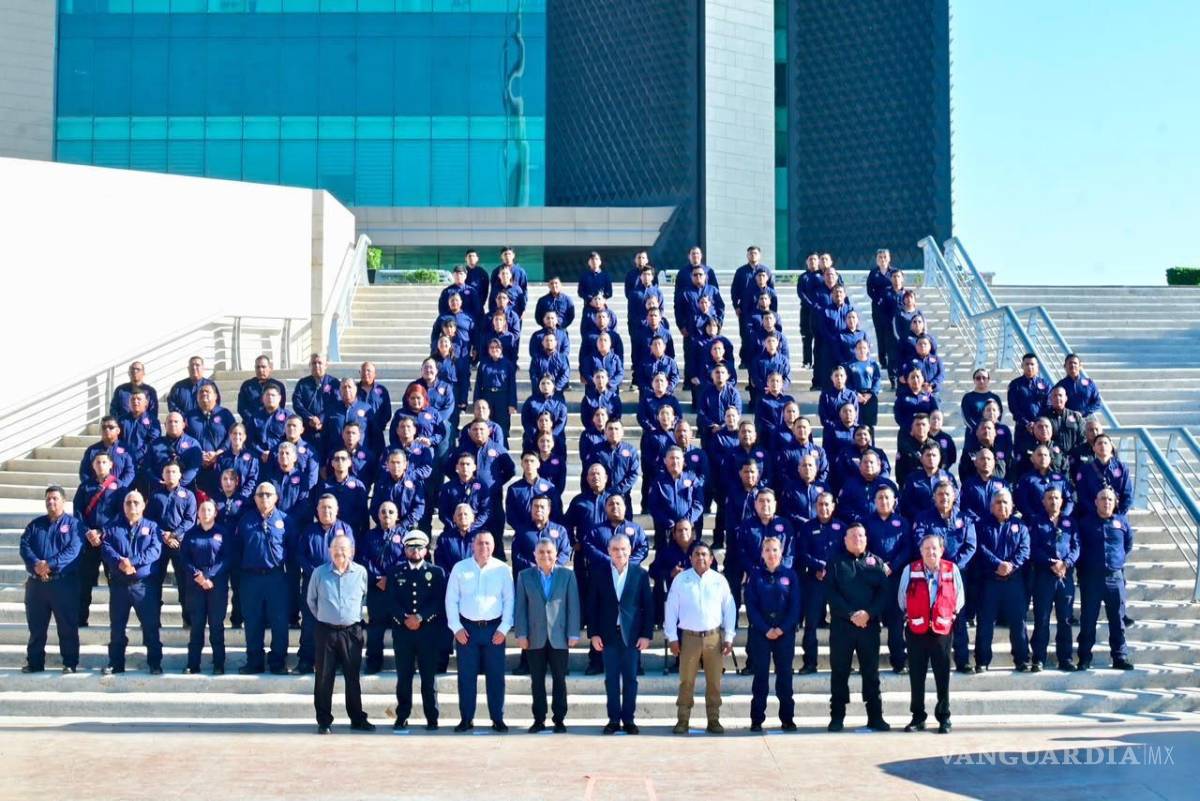 $!Autoridades municipales reconocieron al personal del Cuerpo de Bomberos de Torreón durante la ceremonia con motivo de su día.