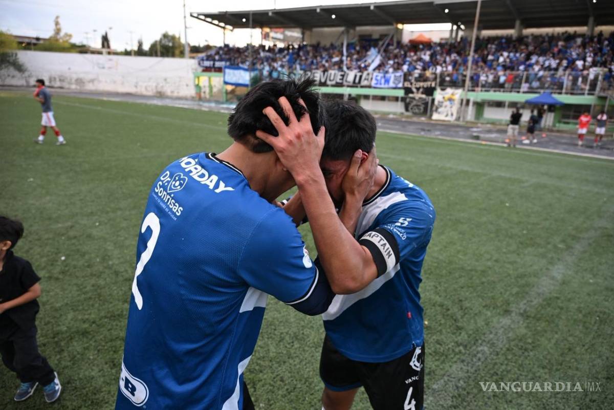 $!Salvador Medina abrió el marcador para Saltillo Soccer en la semifinal disputada en el Estadio Olímpico.